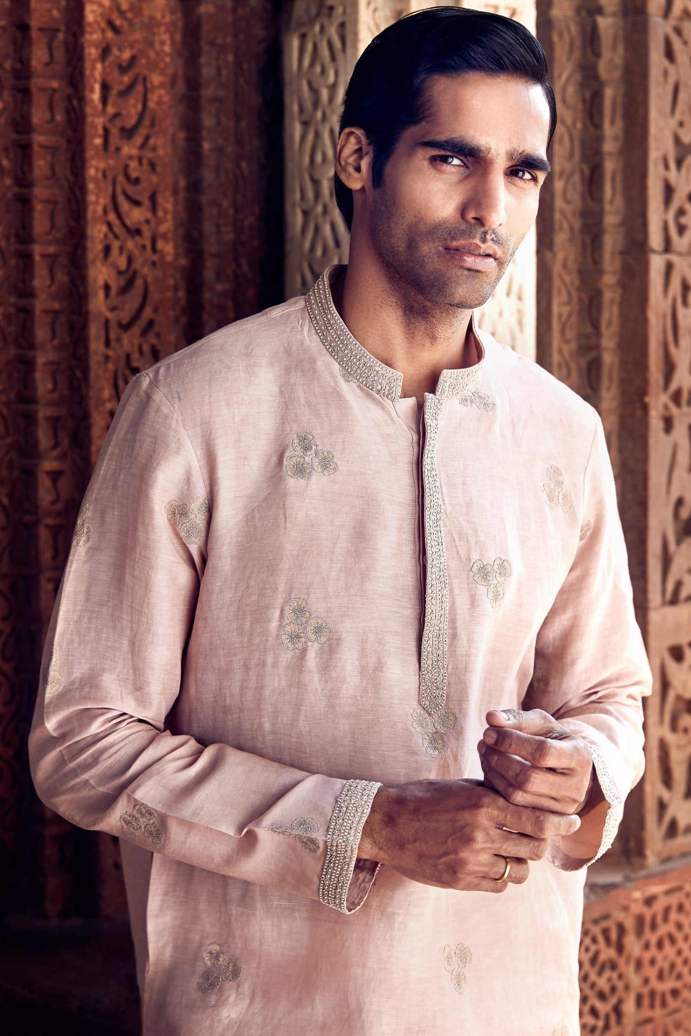 The Sona Patti Gulabi Linen Kurta